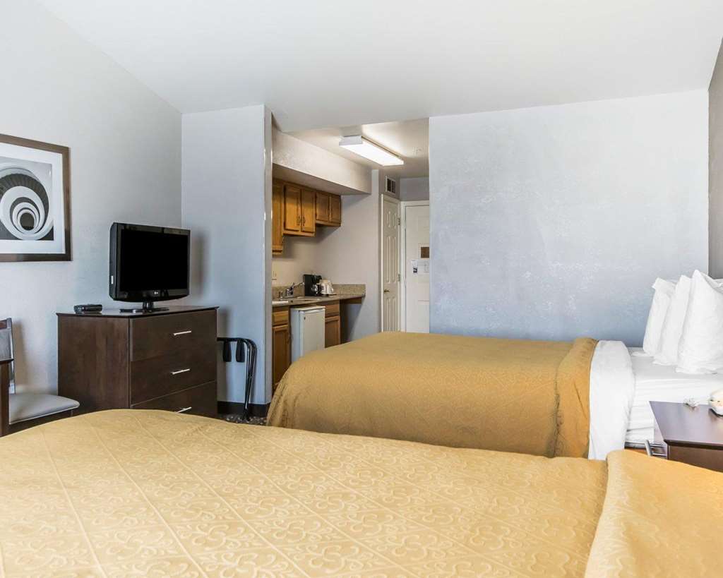 quality inn and suites university airport