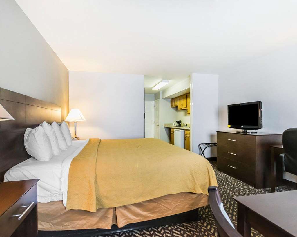 quality inn and suites university airport