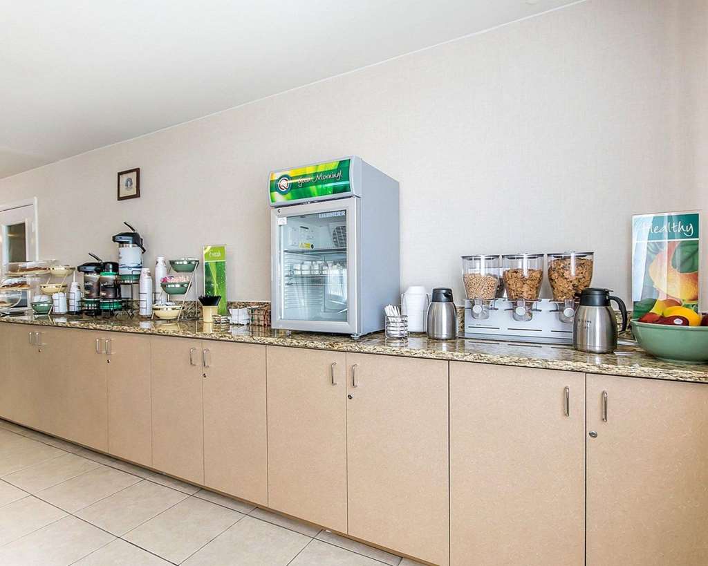 quality inn and suites university airport