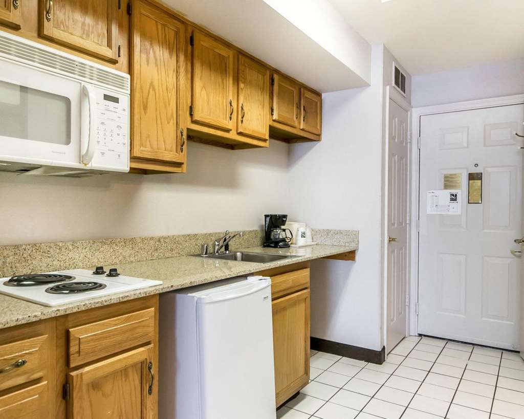 quality inn and suites university airport