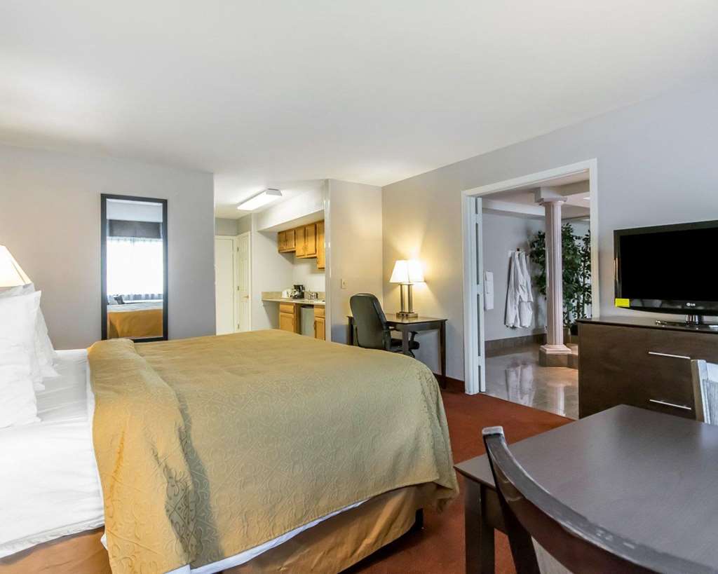 quality inn and suites university airport