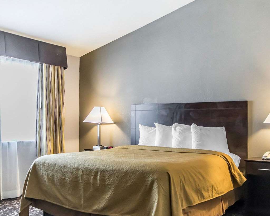 quality inn and suites university airport