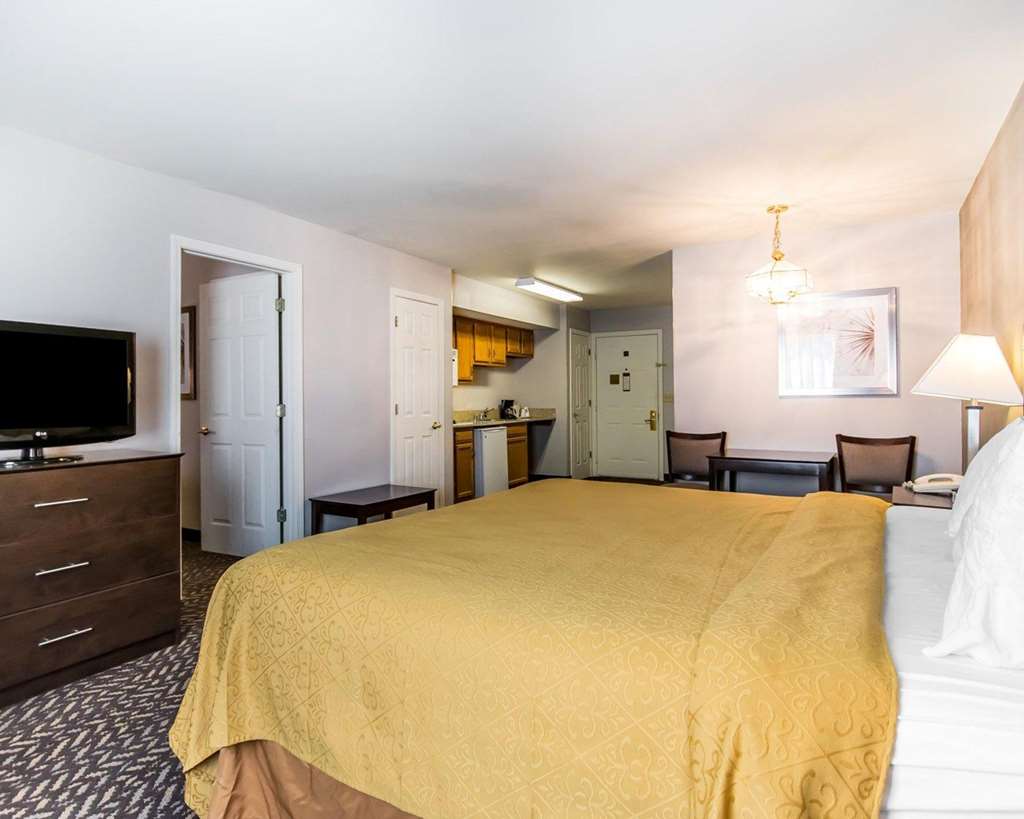 quality inn and suites university airport