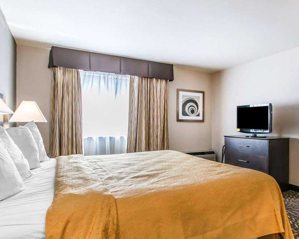 quality inn and suites university airport