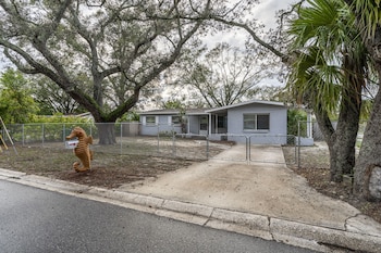 Zenhomes In Tampa Near Busch Gardens,,3 star