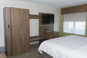 holiday inn express hotel and suites madison by ihg