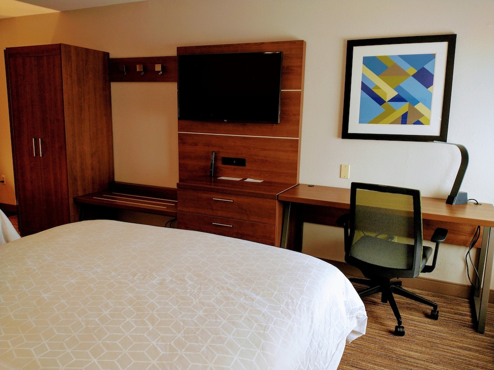 holiday inn express hotel and suites madison by ihg