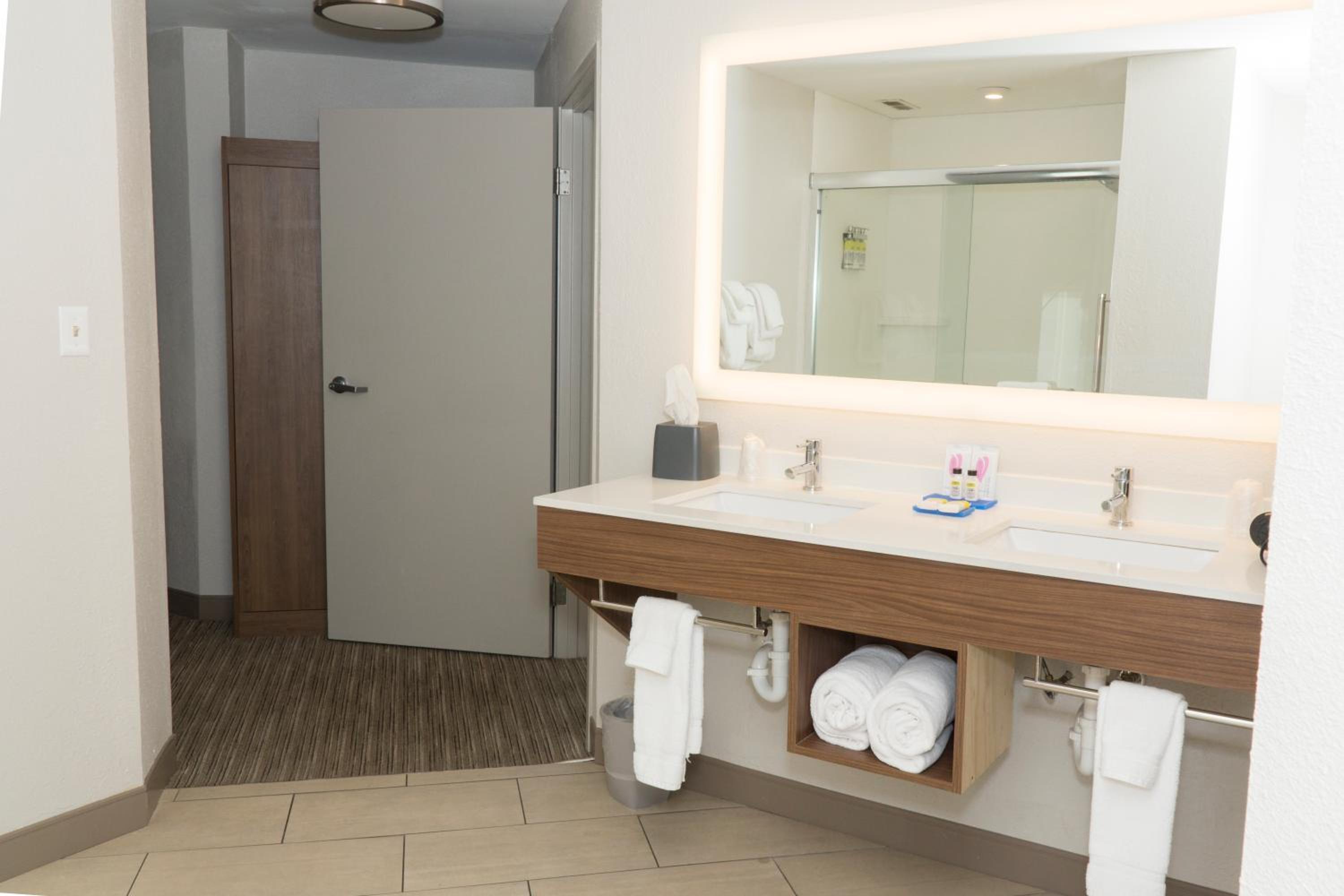 holiday inn express hotel and suites madison by ihg
