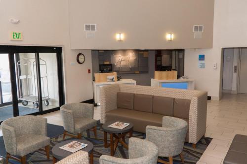 holiday inn express hotel and suites madison by ihg