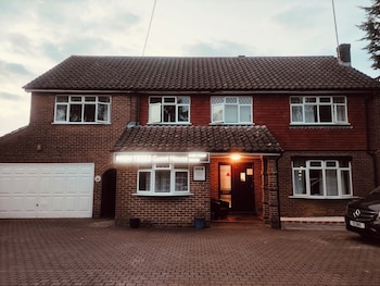 high trees gatwick guest house