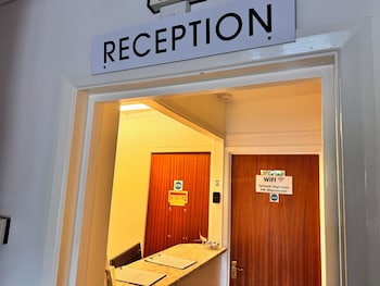 High Trees Gatwick Guest House,,2 star