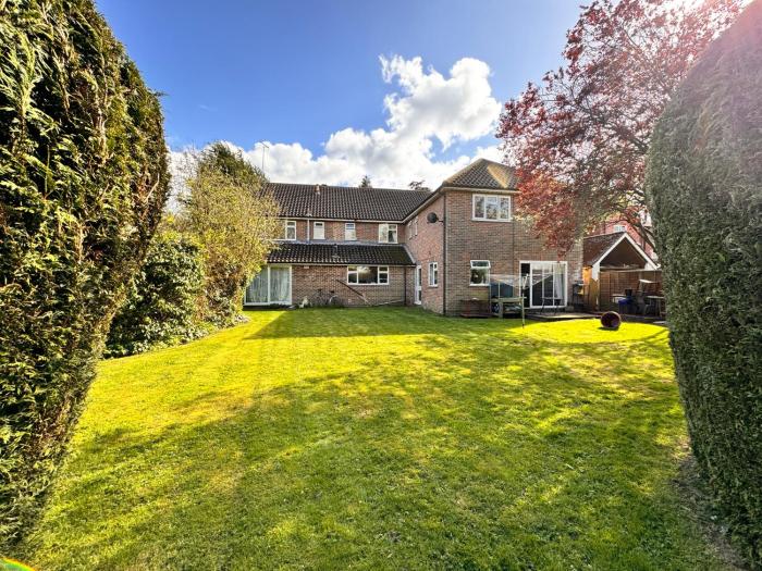 high trees gatwick guest house