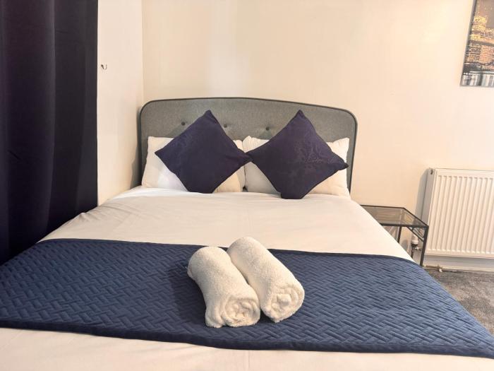 high trees gatwick guest house