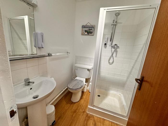 high trees gatwick guest house