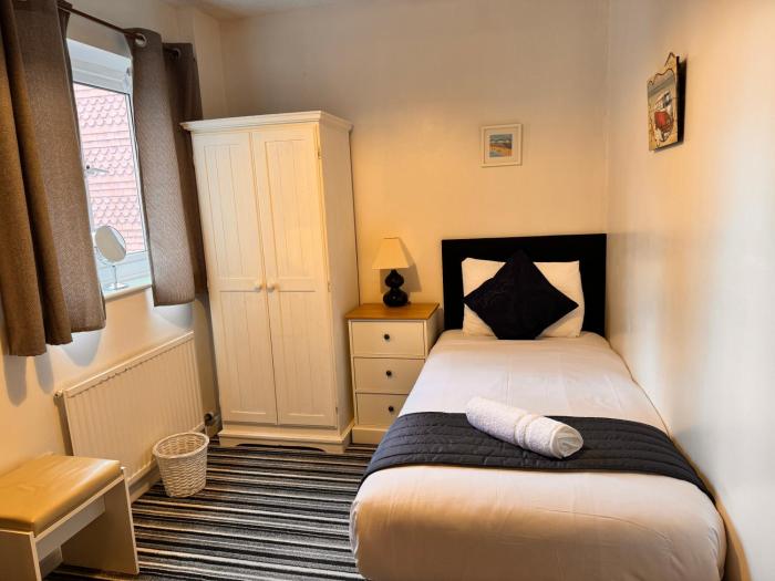 high trees gatwick guest house