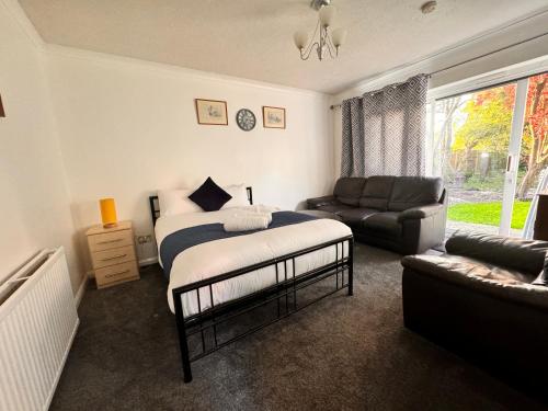 high trees gatwick guest house