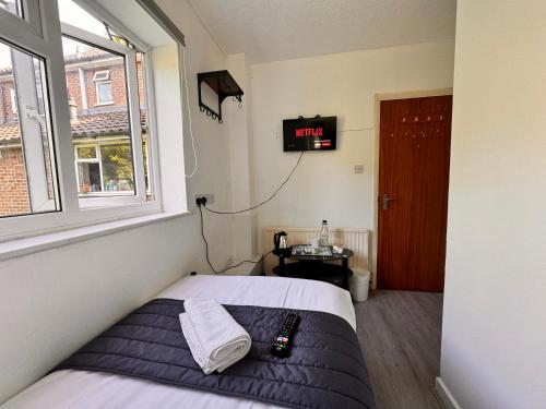 high trees gatwick guest house