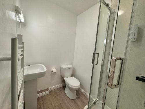 high trees gatwick guest house