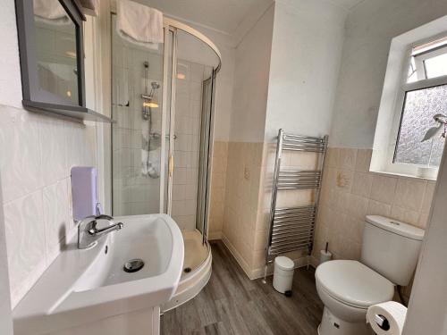 high trees gatwick guest house