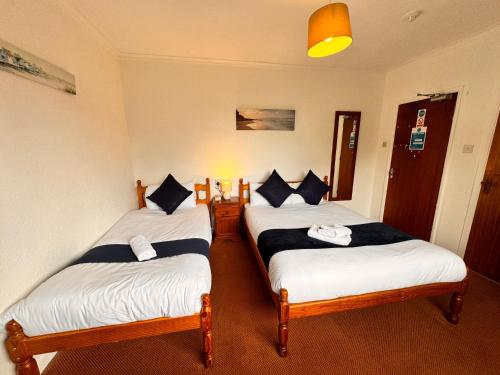 high trees gatwick guest house