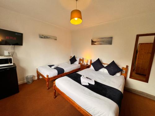 high trees gatwick guest house