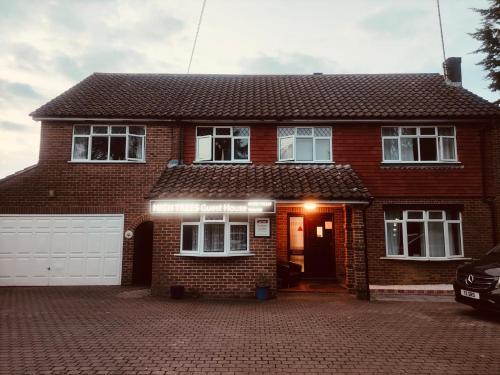 high trees gatwick guest house