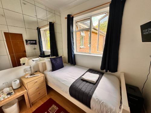 high trees gatwick guest house