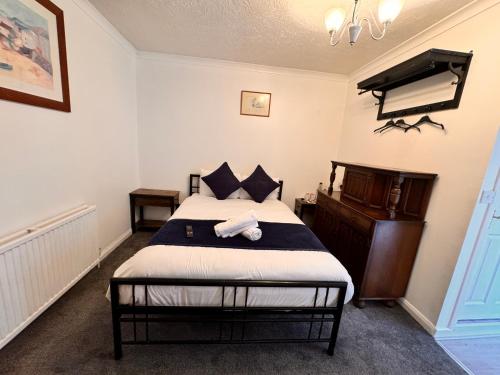 high trees gatwick guest house