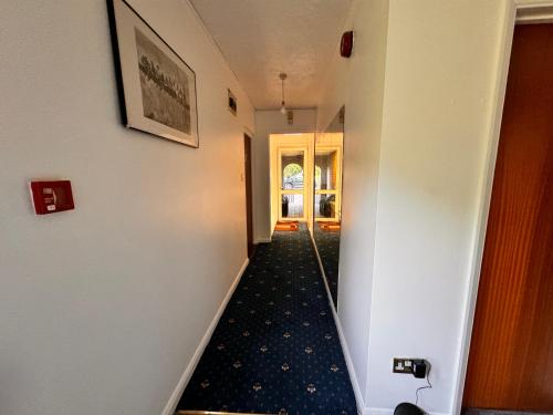 high trees gatwick guest house