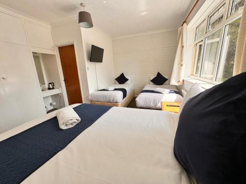 high trees gatwick guest house