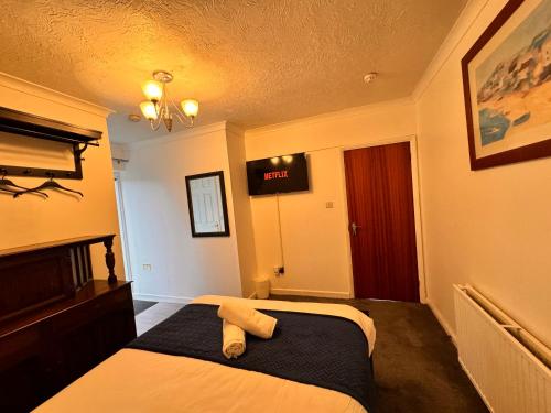 high trees gatwick guest house