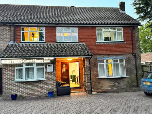 high trees gatwick guest house