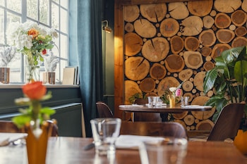 The Crown Inn At Burnham Beeches,,4 star