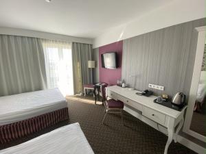 Lamberton Hotel,Ozarow Mazowiecki>>Oltarzew,3 star