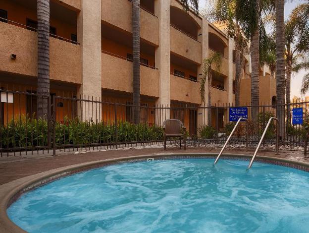 hotel d lins ontario airport
