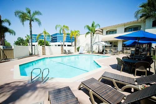 hotel d lins ontario airport