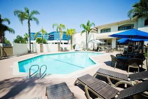 hotel d lins ontario airport
