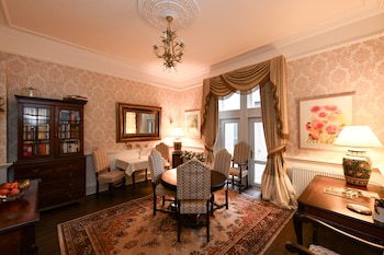 The Townhouse,,4 star