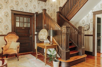 The Trott House Inn,802 N Main Ave,4 star