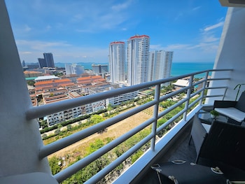 view talay 5 jomtien beachfront