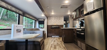 Emberglow Outdoor Resort,95 Pinewood Trail,2 star
