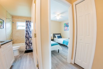 Delray House With Hot Tub & Game Room,,4 star
