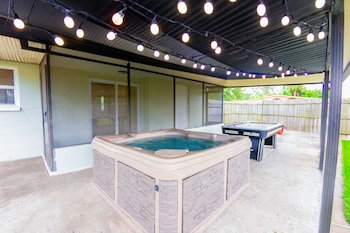 Delray House With Hot Tub & Game Room,,4 star