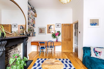 Charming Acton Dollhouse,,2 star