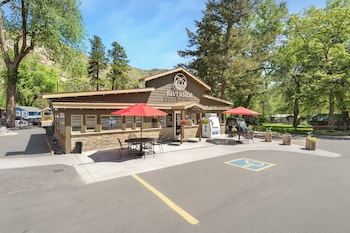 Riverside Colorado,9940 Poudre Canyon Rd,3 star