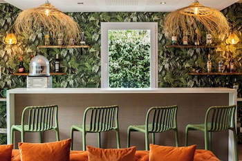 Hôtel De La Brière Et Restaurant Les Krapados,10 Rue Du Vignonnet,3 star