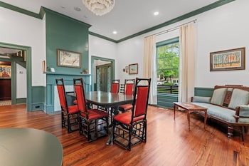 Opal And West House,409 W Marion St,4 star