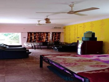 chandrika guest house