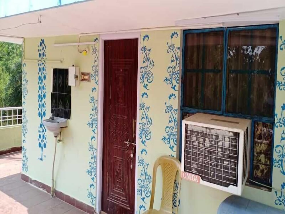 chandrika guest house