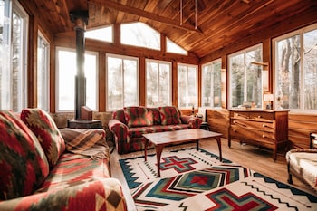 Poconos Retreat A Vintage Gem,121 Fairway Drive,2 star